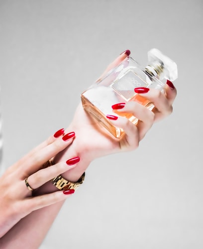 11 perfumes que deixam a mulher ainda mais poderosa