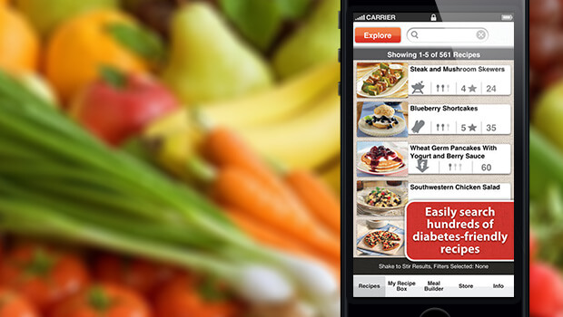 Celular com aplicativos para dieta e legumes e frutas ao fundo