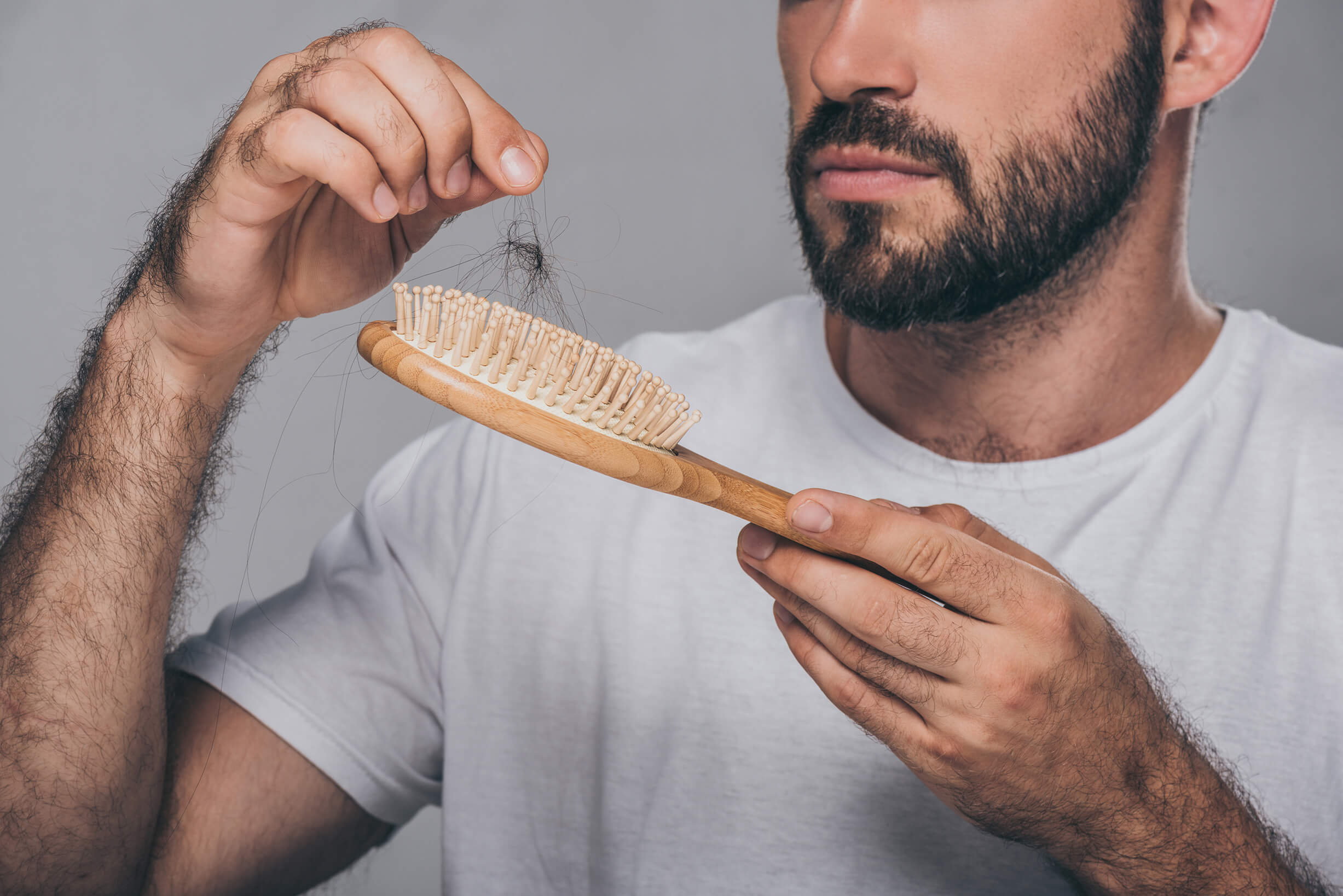 Queda de cabelo: 7 fatores que contribuem para esse problema